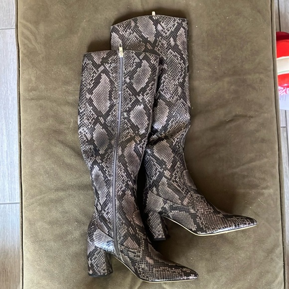 Mark Fisher woman’s snakeskin tall boots size 7 color gray & black lightly used - Picture 1 of 6